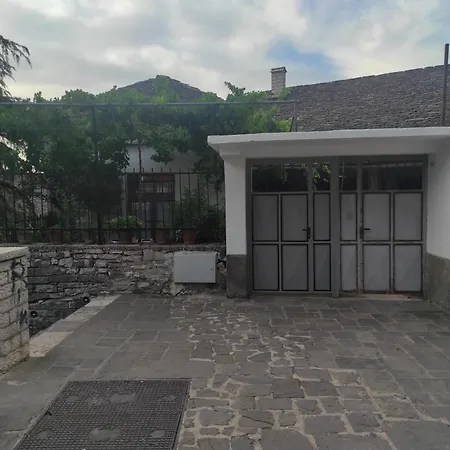 Апартаменты Xheison Гирокастра