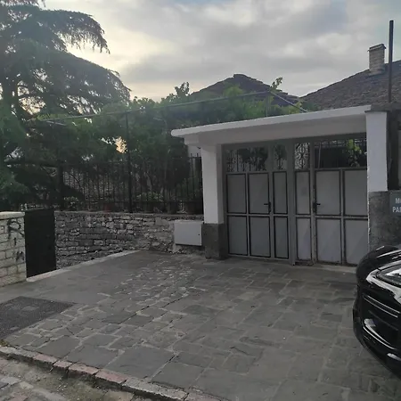 Xheison Apartment *