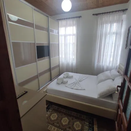 Xheison Apartament *